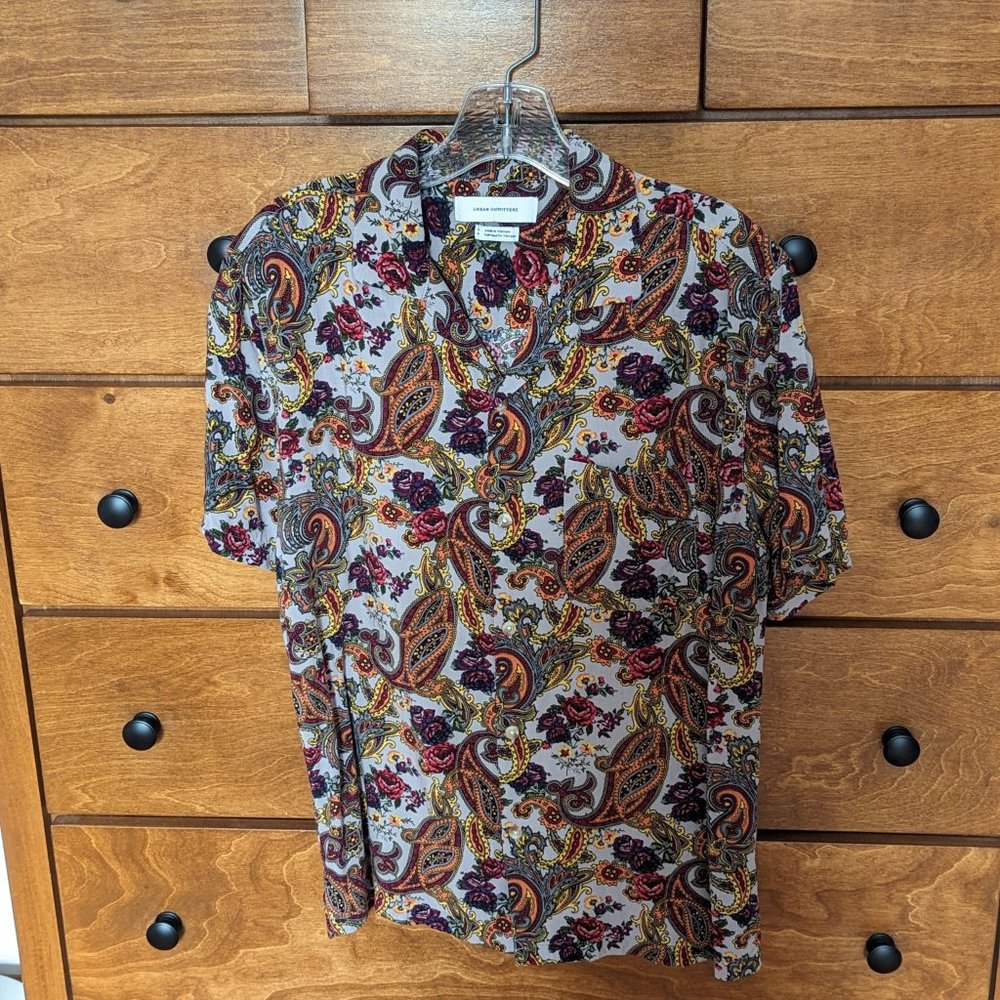 Men's Urban Outfitters rayon paisley camp collar shirt, size small